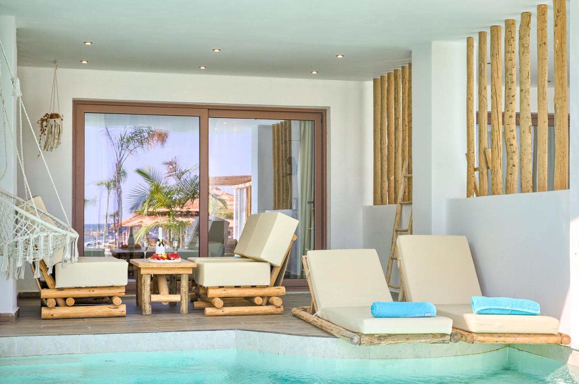 Alia Luxury And Hotel 3*