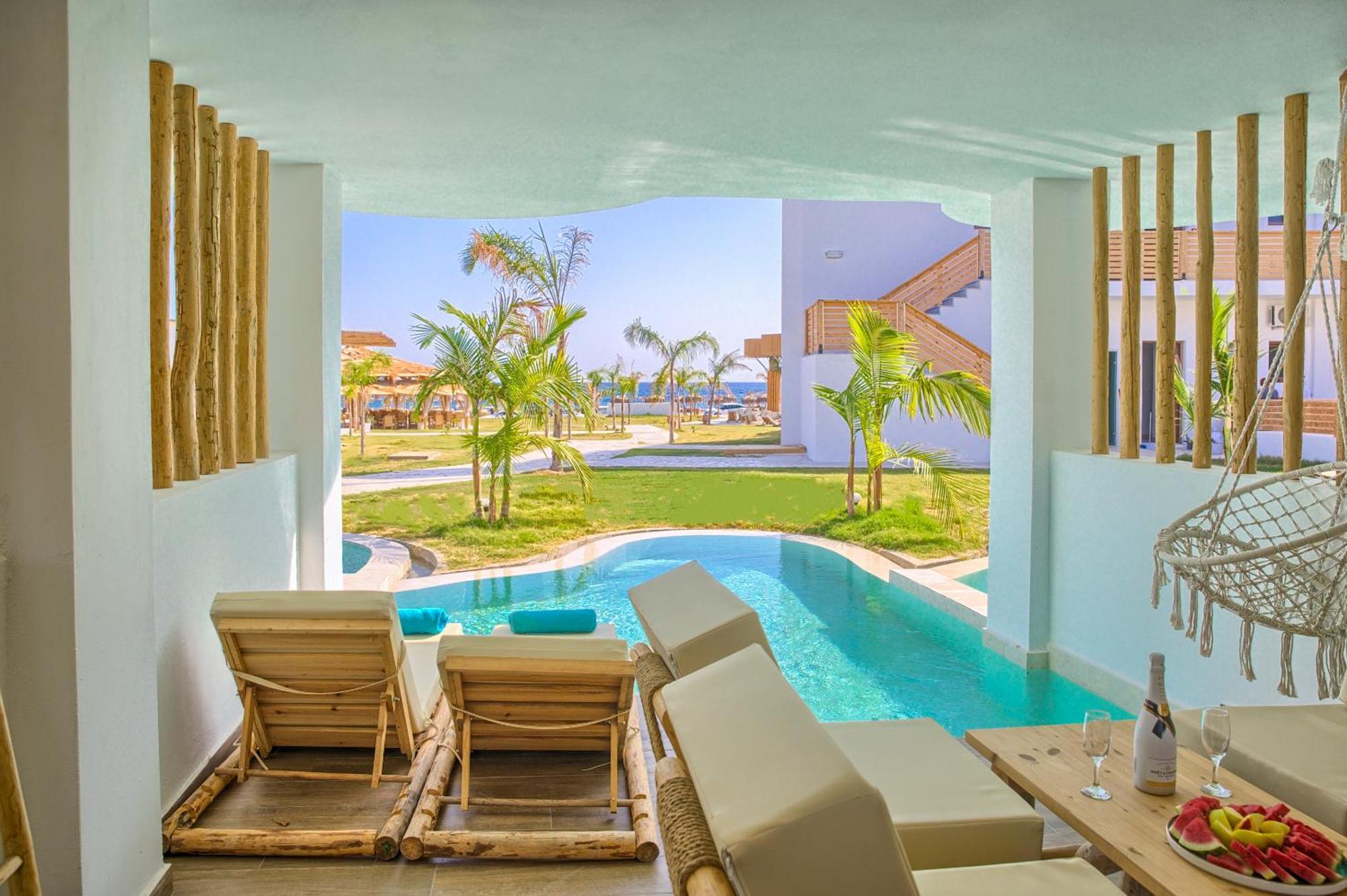 Alia Luxury And Hotel 3*