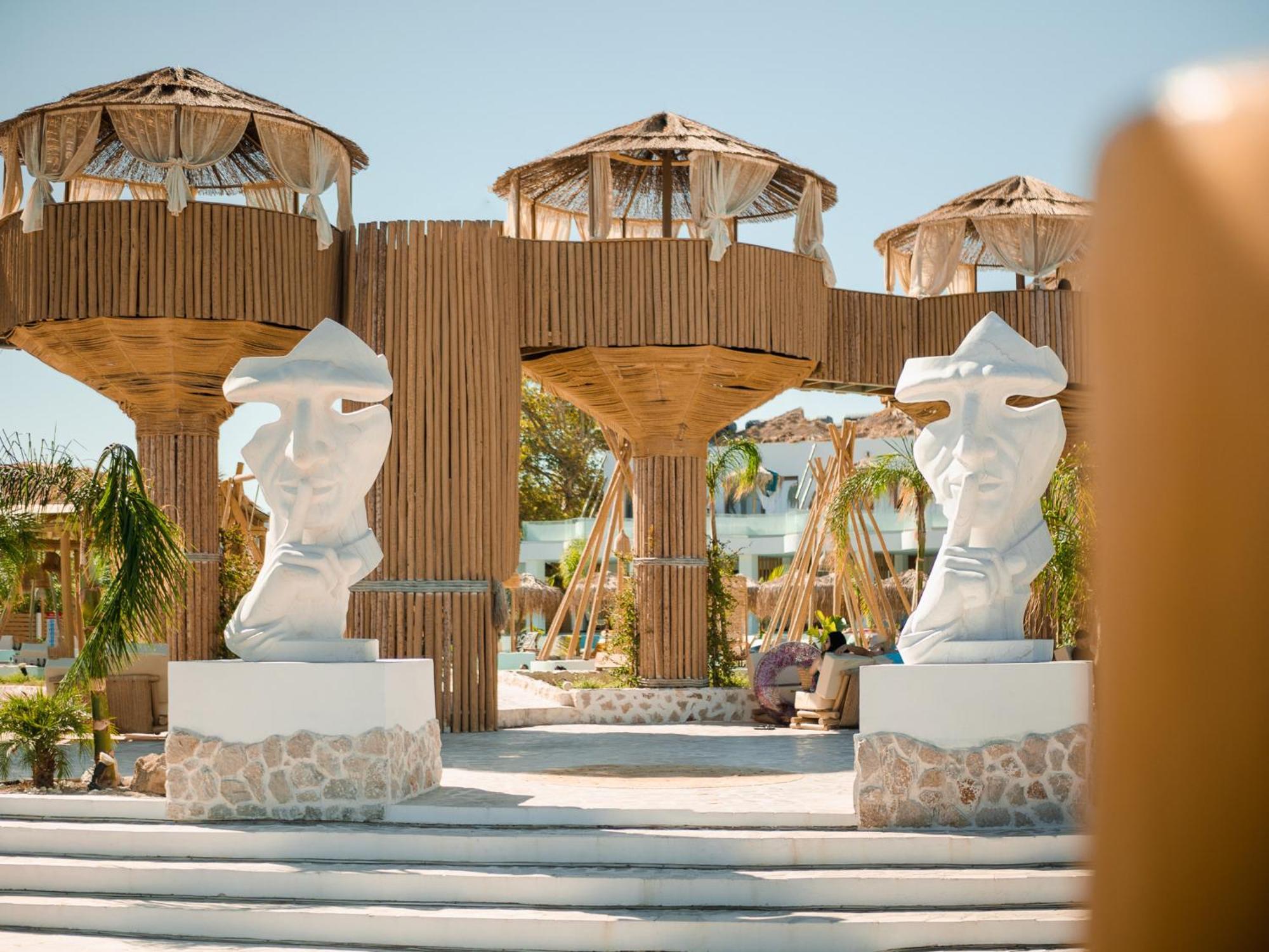 Alia Luxury And 3* Haraki