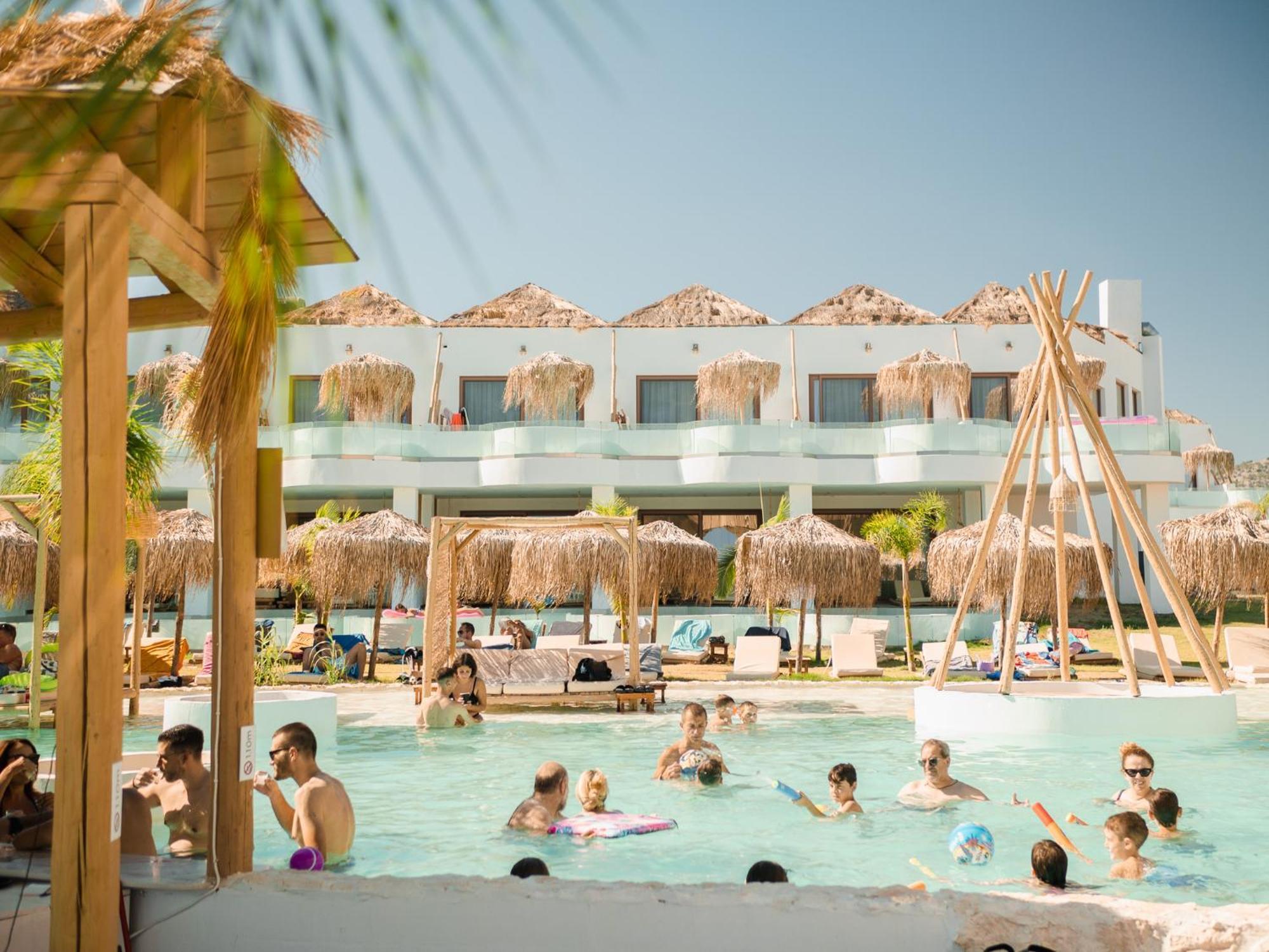 Alia Luxury And Hotel